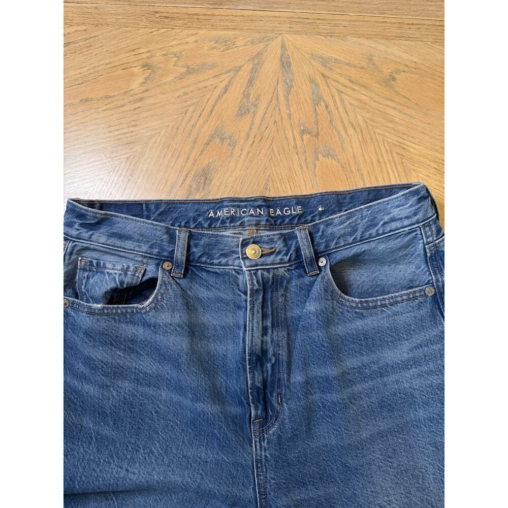 American Eagle distressed highest rise mom Jean size 10 short - Picture 4 of 8